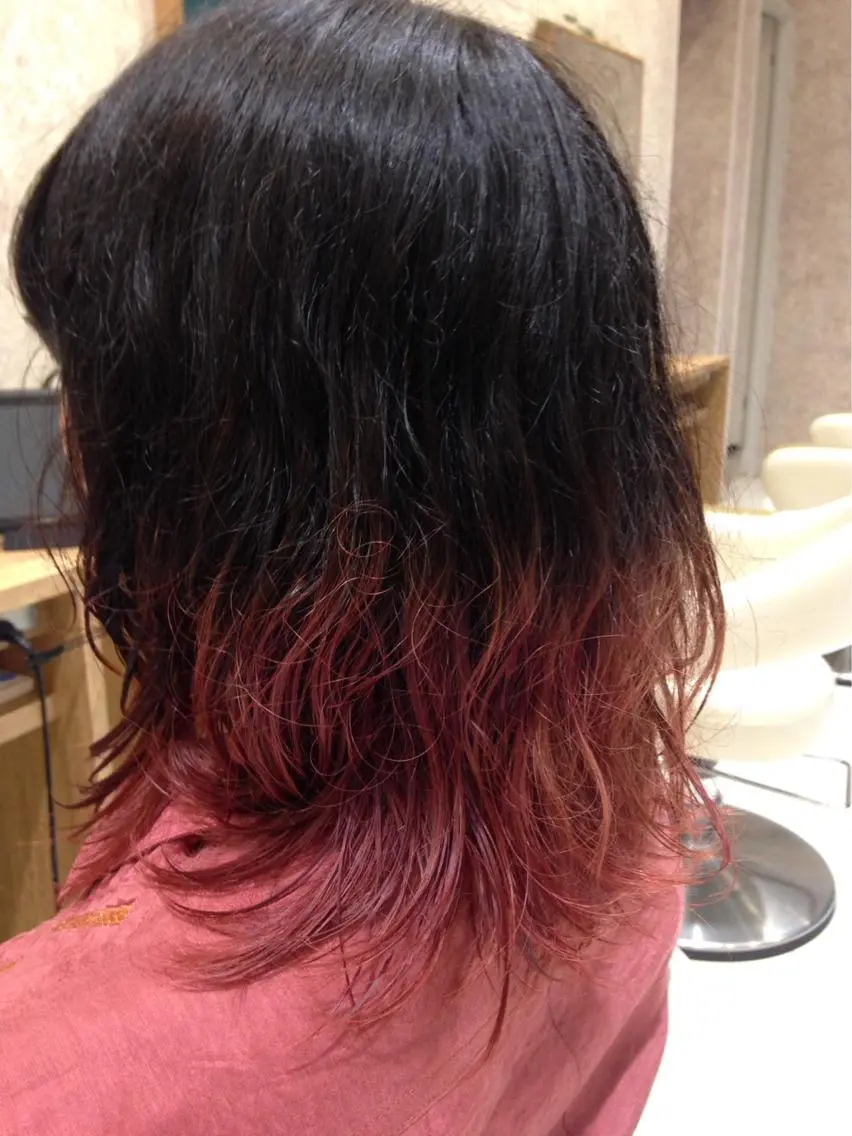 カラー グラデーションカラー レッドカラー 香取 康平のヘアスタイル
