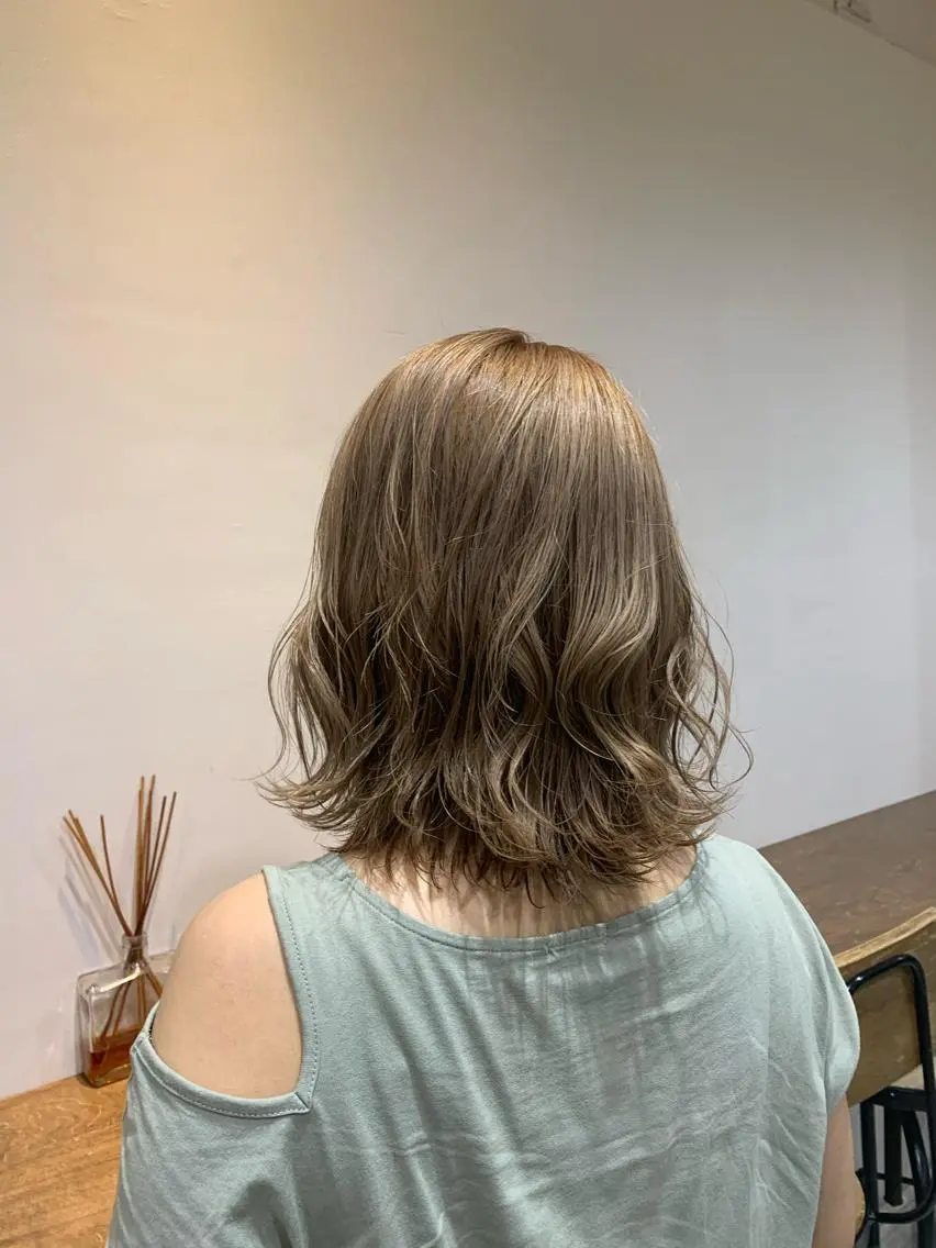 ミディアム カラー ヘアカラー トリートメント ヘアセット ハイトーン/レイヤー 💜Akaneのヘアスタイル