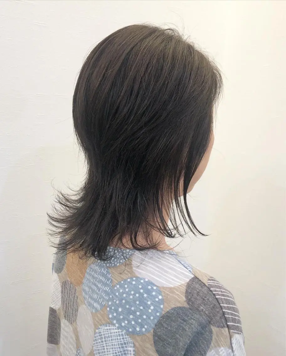 ミディアム ツノガイ エリのヘアスタイル