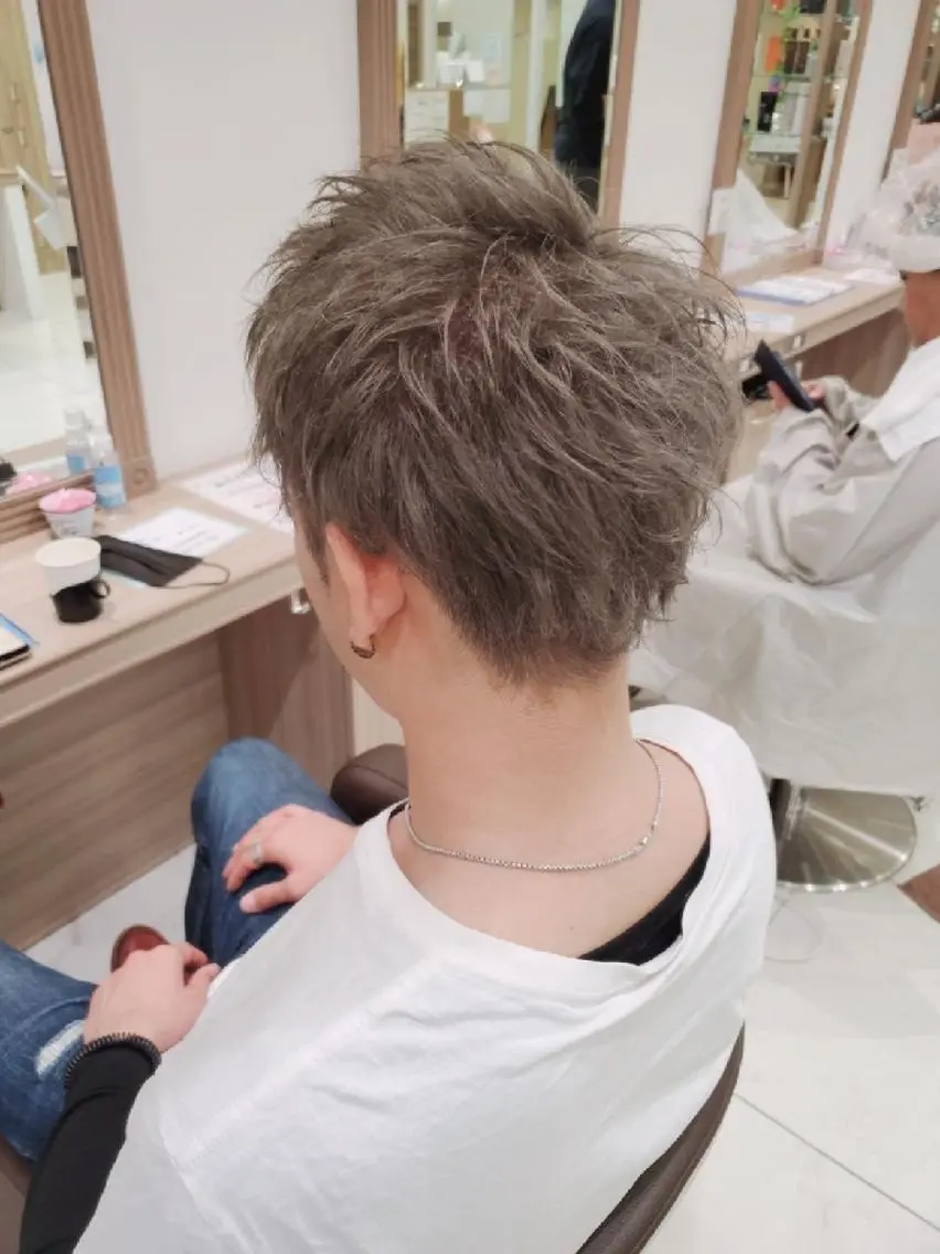 ショート カラー アッシュ ベージュカラー ブリーチ イルミナカラー カラー特化🔥中村 和貴<Ash津田沼>のヘアスタイル