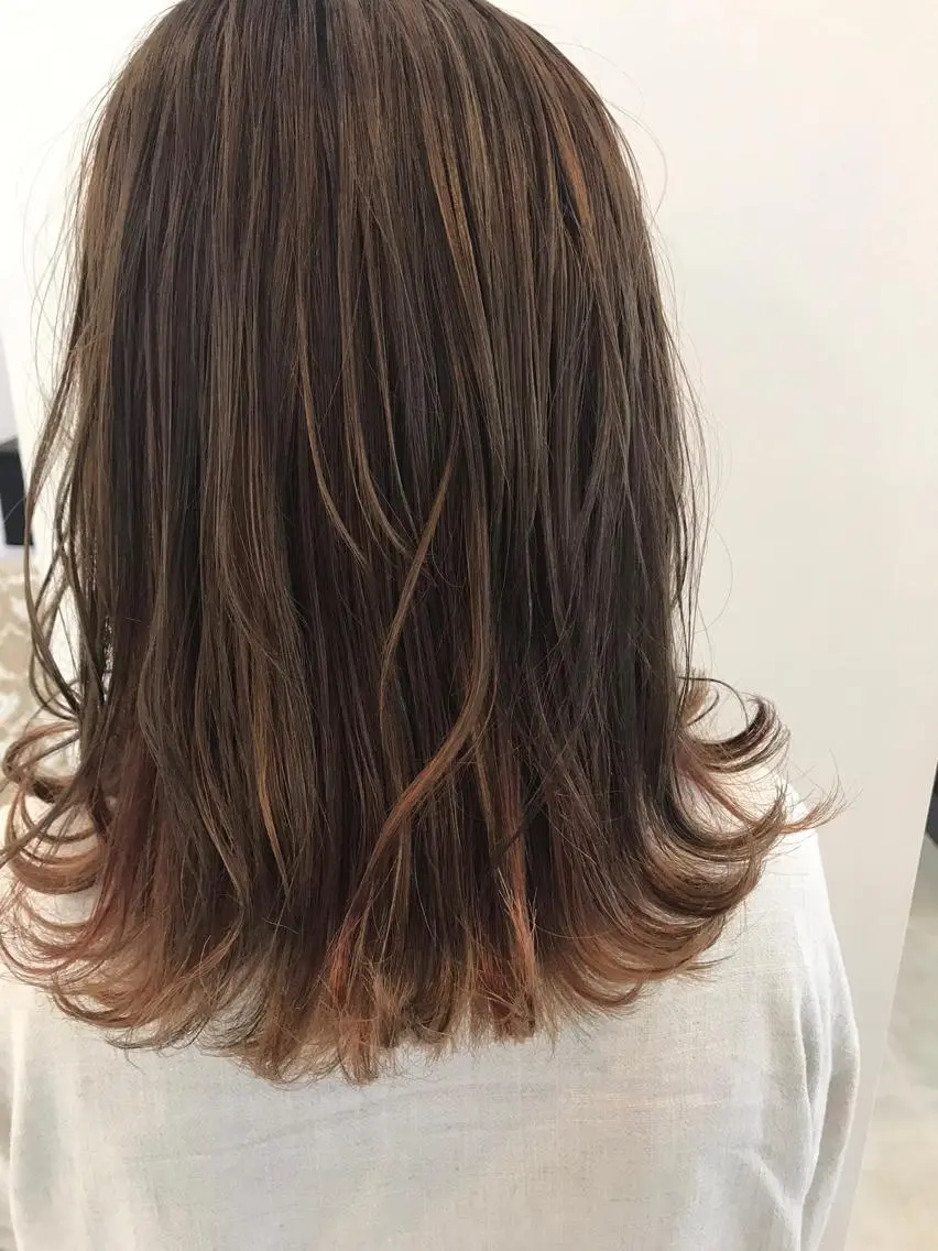 セミロング ハイライト 由比藤理子 ブリーチカラー🌈のヘアスタイル