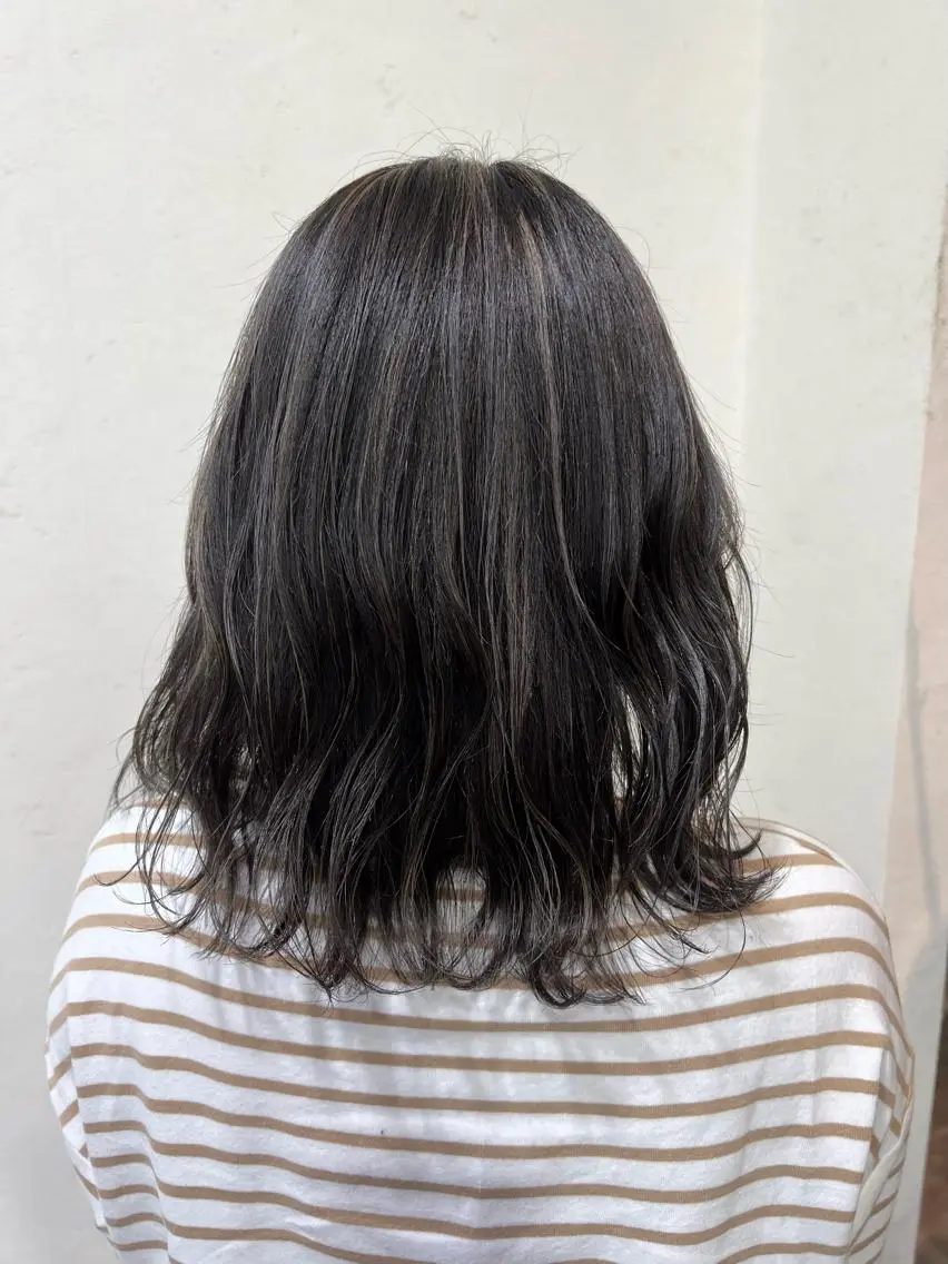 ミディアム カラー カット ヘアカラー トリートメント mana .のヘアスタイル