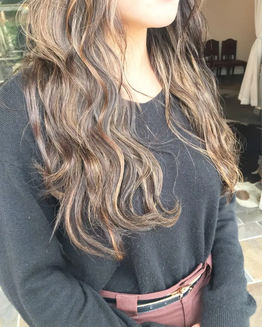 セミロング カラー ヘアアレンジ お団子ヘア 切りっぱなしボブ バレイヤージュ ブリーチ グラデーションカラー Mariana/ 鶴原-ハイライトのヘアスタイル