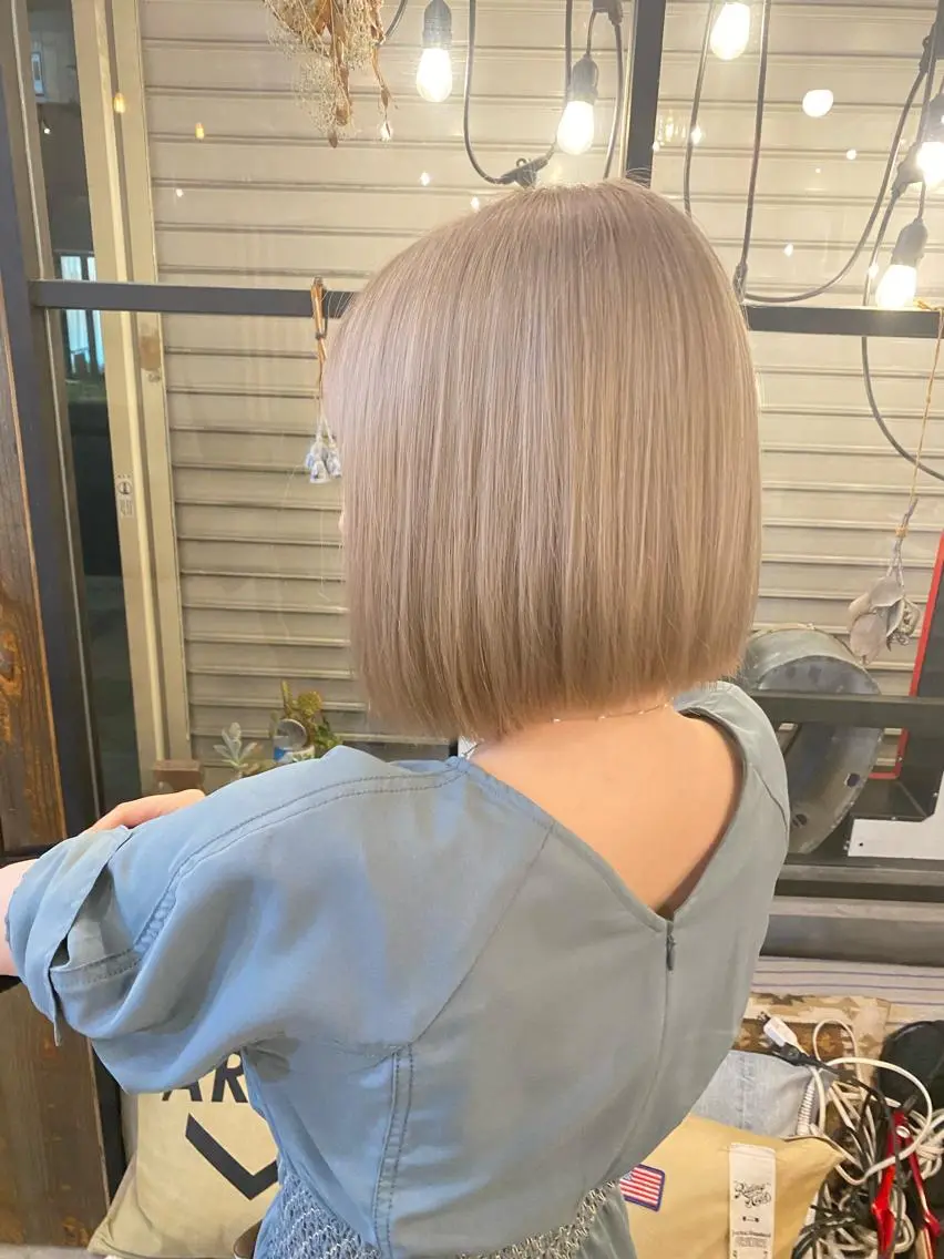 カラー ベージュカラー ブリーチ ホワイトベージュ slow✂︎ 矢野芹奈のヘアスタイル