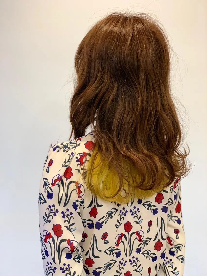 セミロング カラー イエローカラー ヘアカラー トリートメント ヘアセット 中村 優太のヘアスタイル