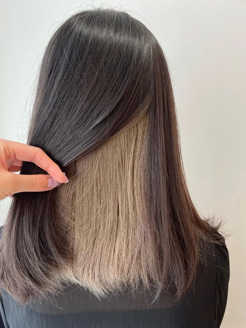 ロング カラー 透明感カラー 🩶🩵🩷AIRIのヘアスタイル