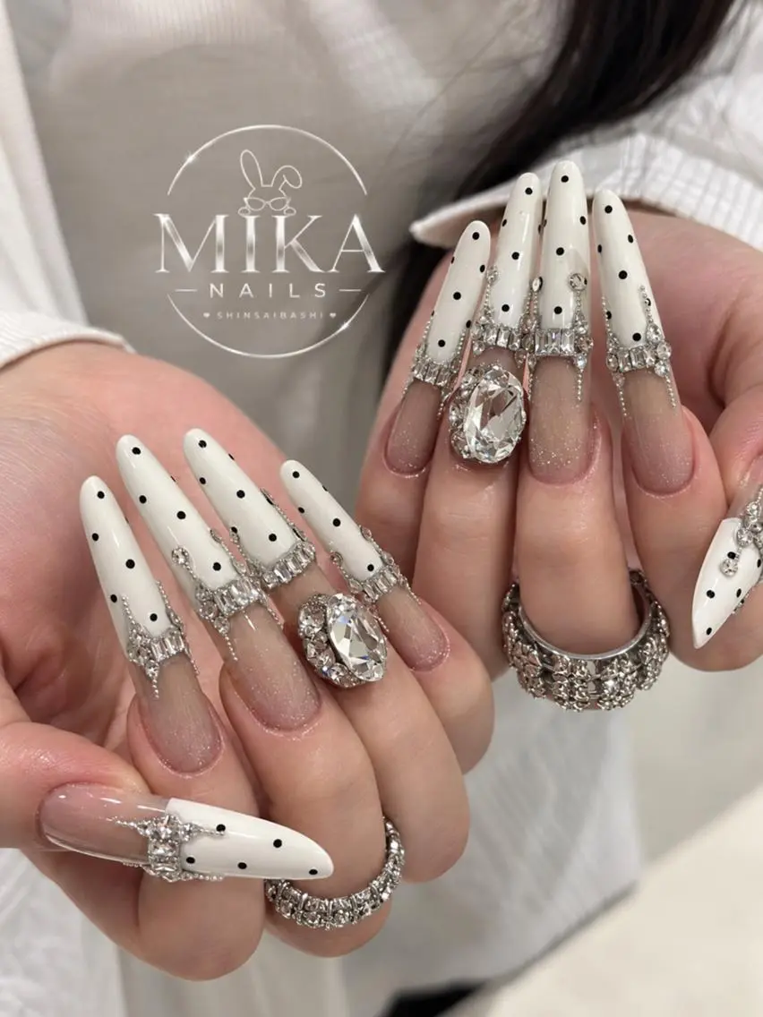 ネイル アートネイル チークネイル ドット フットネイル フレンチネイル ハンドネイル ハンドケア Mika Nails 心斎橋のネイルデザイン