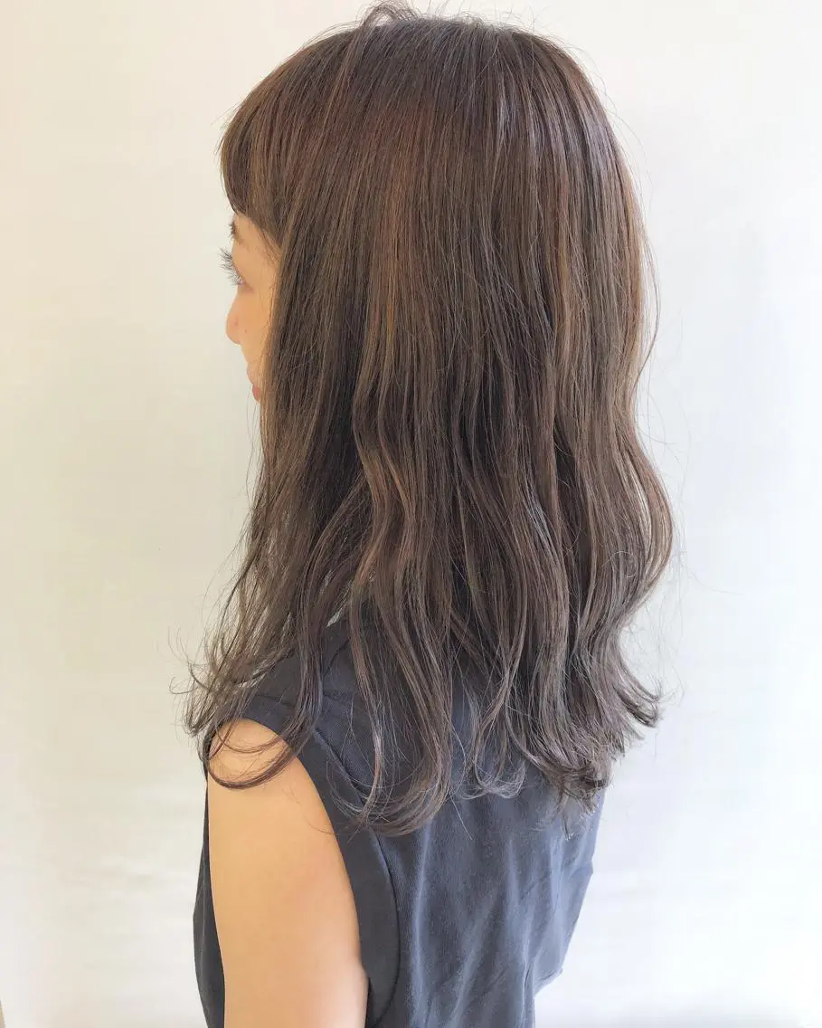 ミディアム カラー ベージュカラー フォギーベージュ 齋藤 咲のヘアスタイル