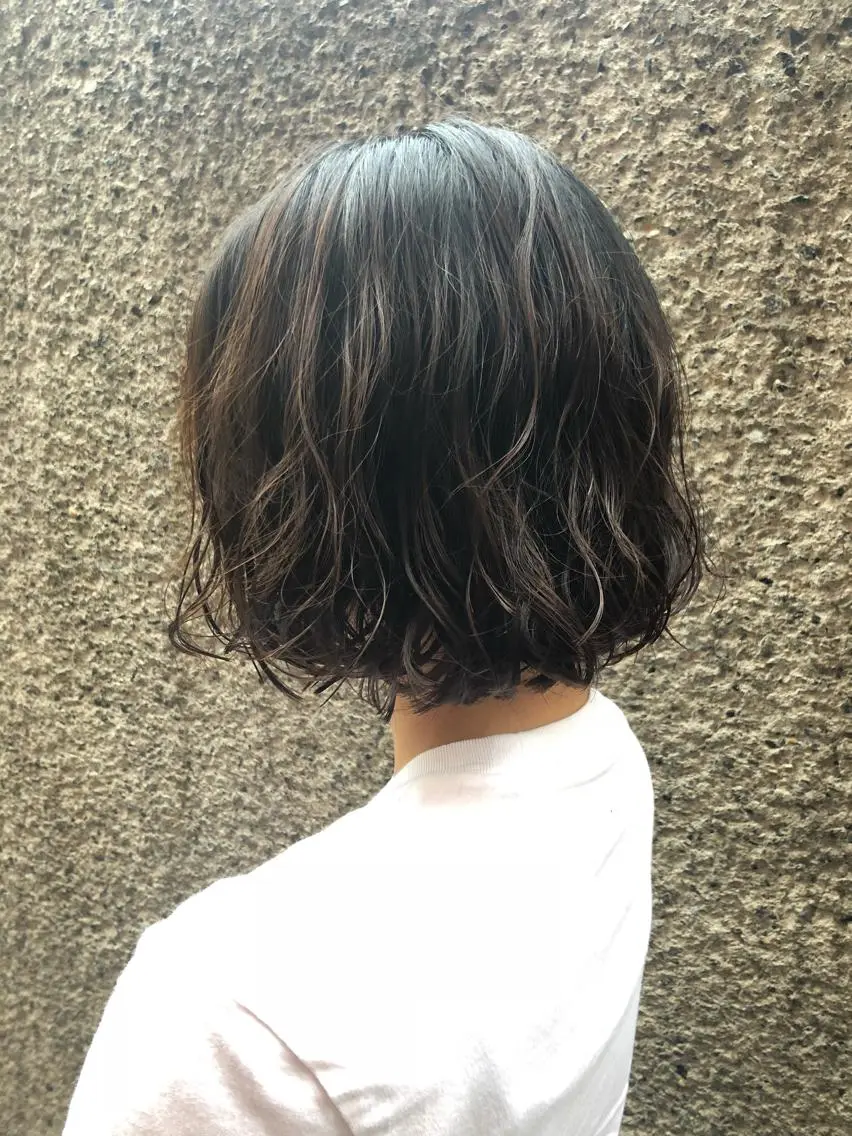 ミディアム パーマ ヘアアレンジ ミディアムパーマ ボブ 透明感カラー🤎 ゆりのヘアスタイル