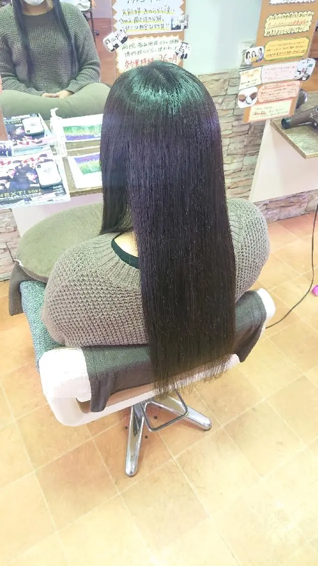 ロング カラー アッシュ 山口 彩海のヘアスタイル