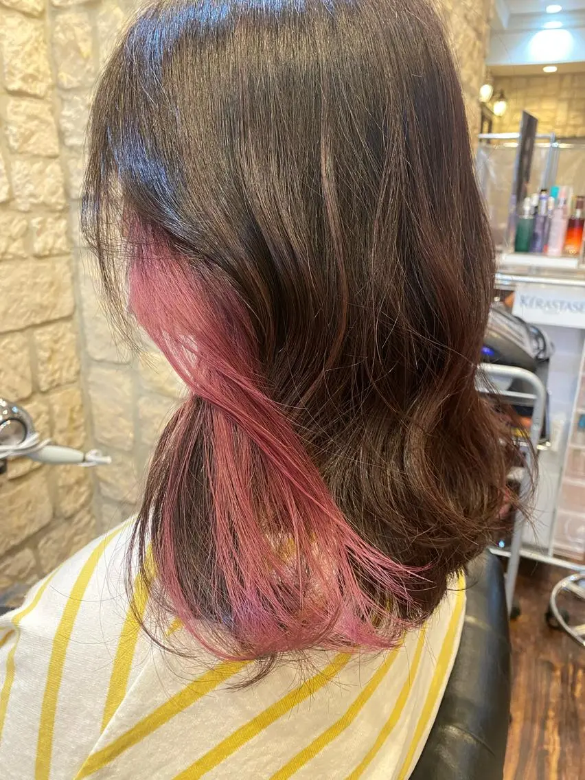 セミロング カラー インナーカラー ブリーチカラー⸜♡⸝ クルミ🐍のヘアスタイル