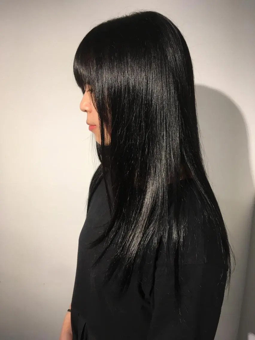 ロング カット ヘアカラー ヨナイ チヒロのヘアスタイル