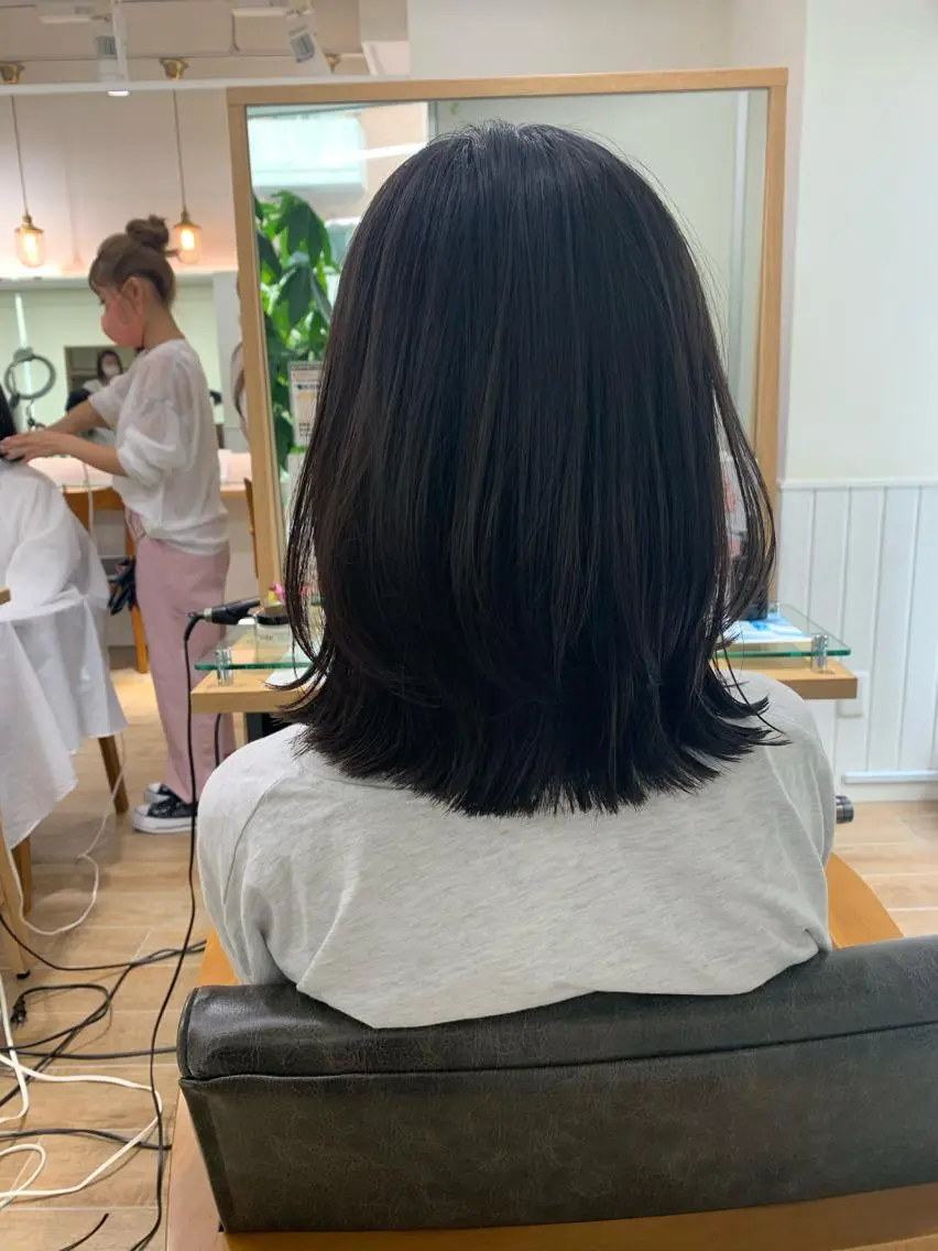カラー パーマ ヘアアレンジ メンズ キッズ ネイル マツエク・マツパ レイヤーカット／ 巻ける縮毛矯正のヘアスタイル