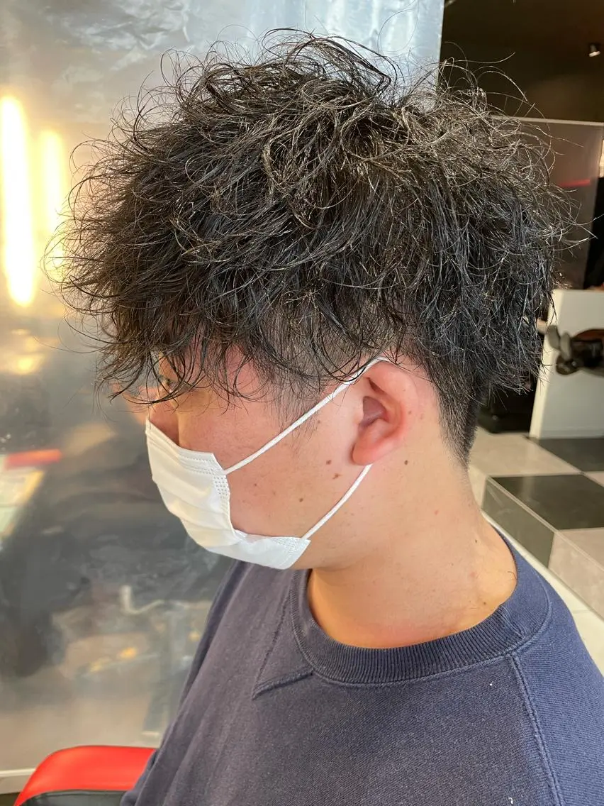 ショート パーマ メンズ メンズパーマ 刈り上げ ショートヘア スパイラルパーマ メンズヘア特化 崎田 成人のヘアスタイル