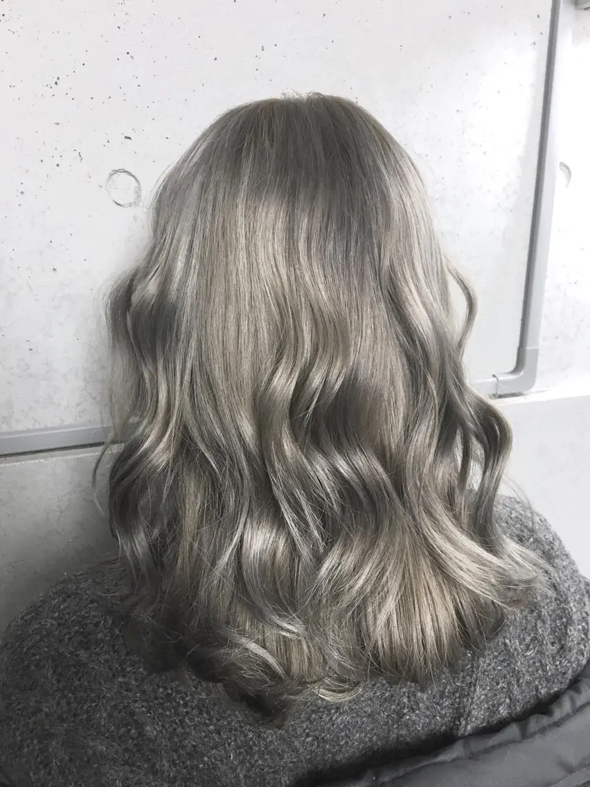 ミディアム カラー ハイトーンカラー シルバー ヘアカラー トリートメント ✨髪質改善縮毛矯正✨ 宇田川修平のヘアスタイル