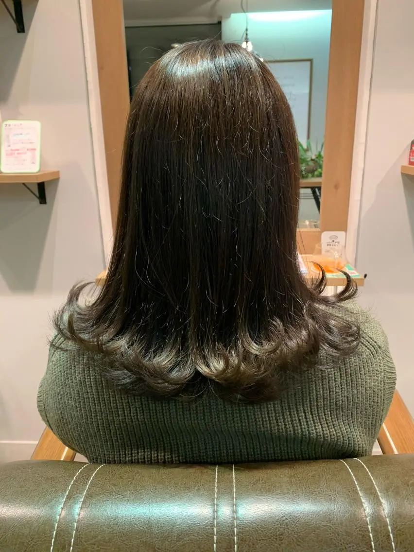 ロング カラー アッシュ ツキダテ ユイのヘアスタイル