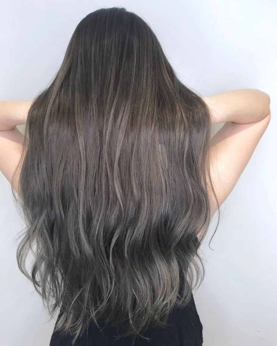 ロング カラー グレージュ ハイライトカラー ハイライト 森本 笑のヘアスタイル