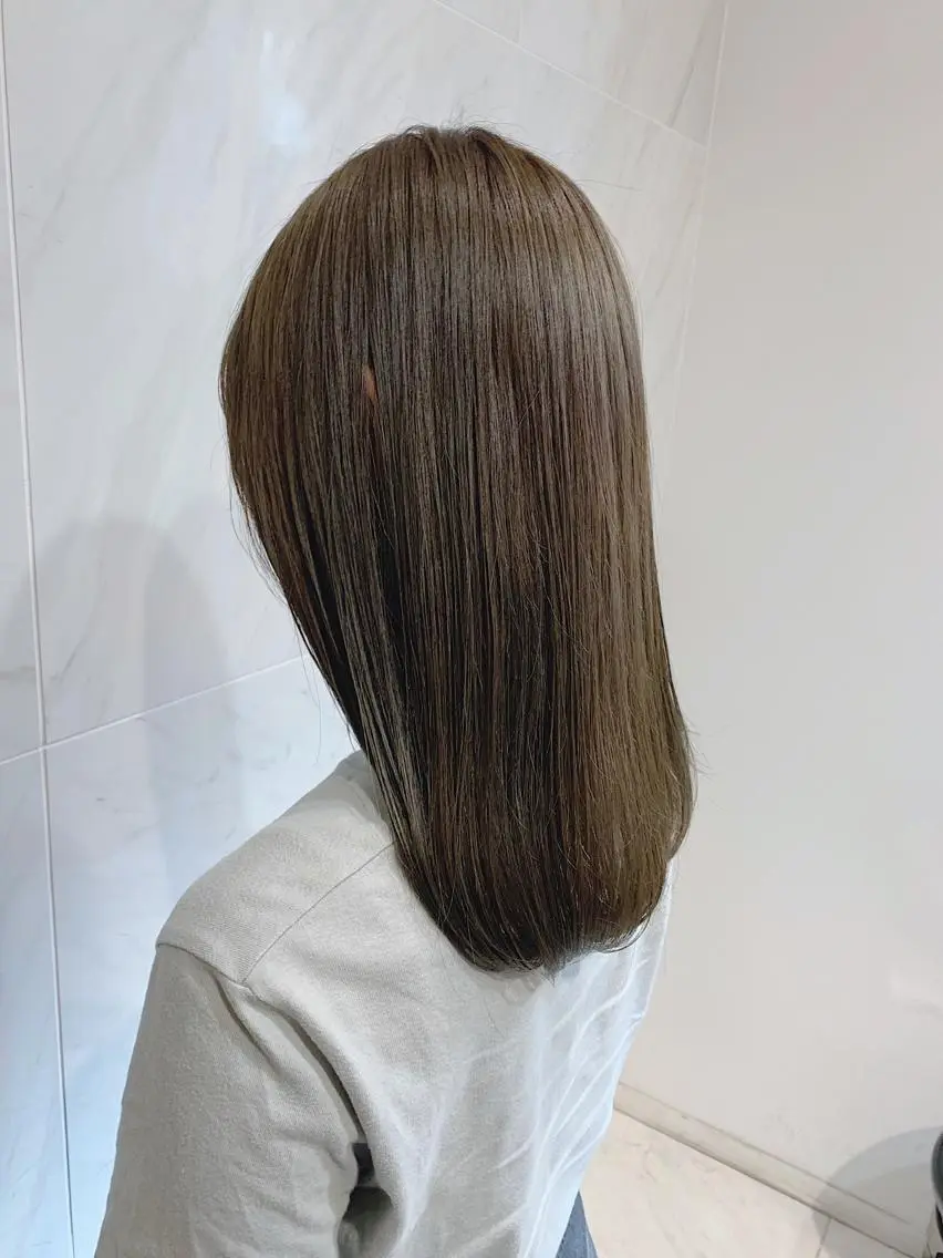 ミディアム カラー ベージュカラー ブリーチ ブリーチなしカラー オリーブベージュ チバ タクミのヘアスタイル