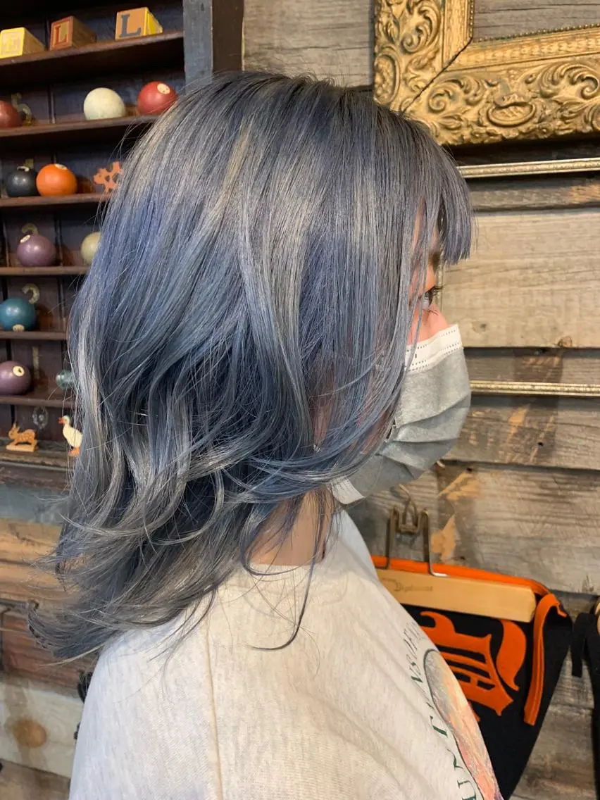 カラー ブルーカラー ダブルカラー 飯田 ほのかのヘアスタイル