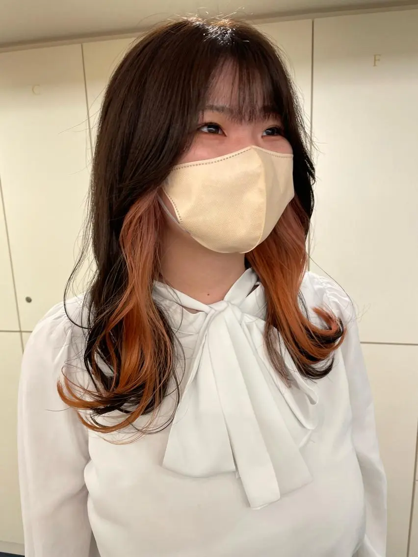 セミロング カラー イヤリングカラー オレンジ ピンクカラー デジタルパーマ特化 杉浦 夏生のヘアスタイル