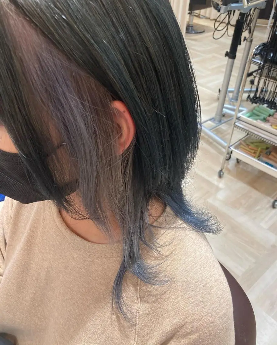 カラー ブリーチ ブルーカラー インナーカラー シルバー 髪質改善/透明感 カラー/内藤有須加のヘアスタイル