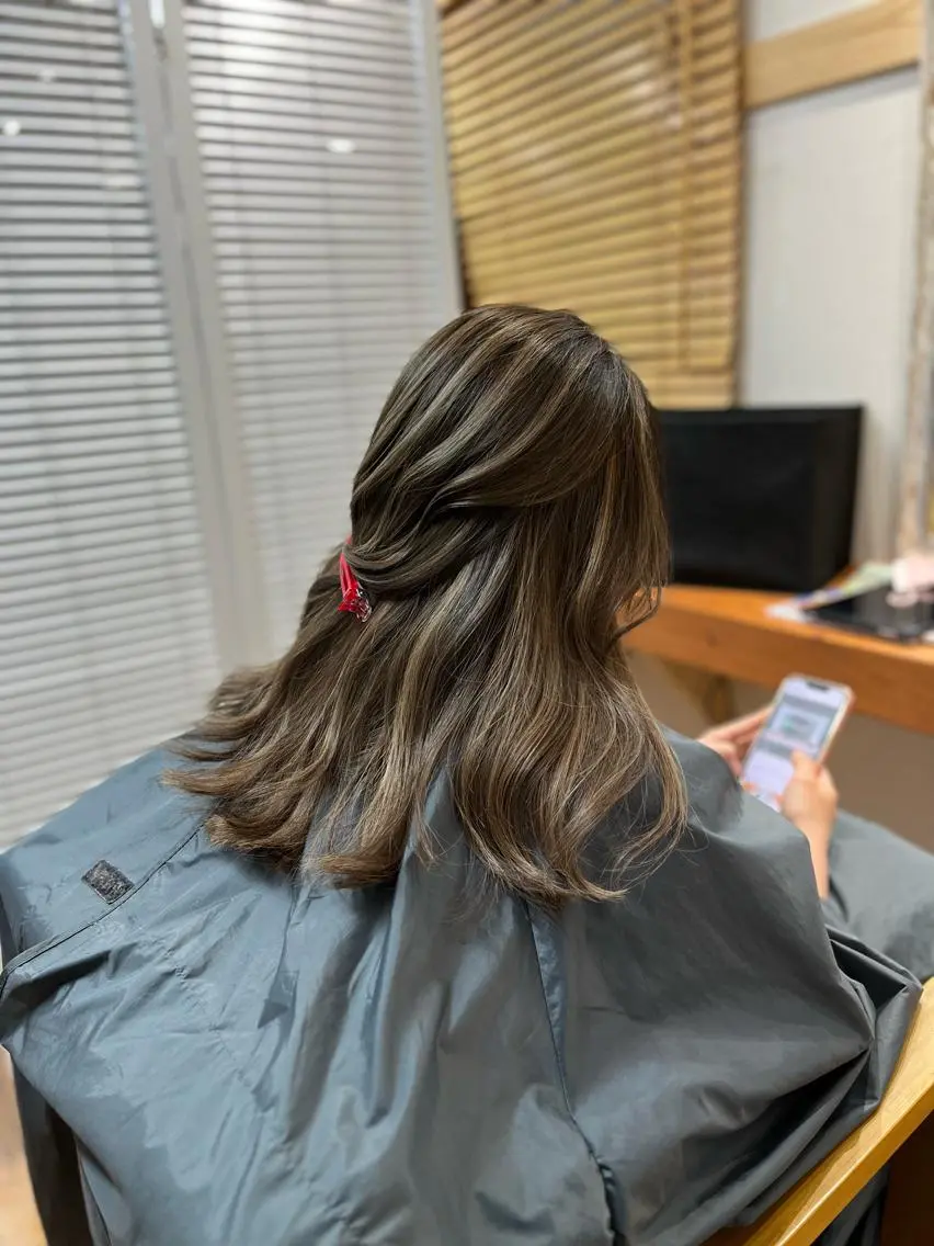 セミロング カラー カット ヘアカラー トリートメント さいとう つかさのヘアスタイル