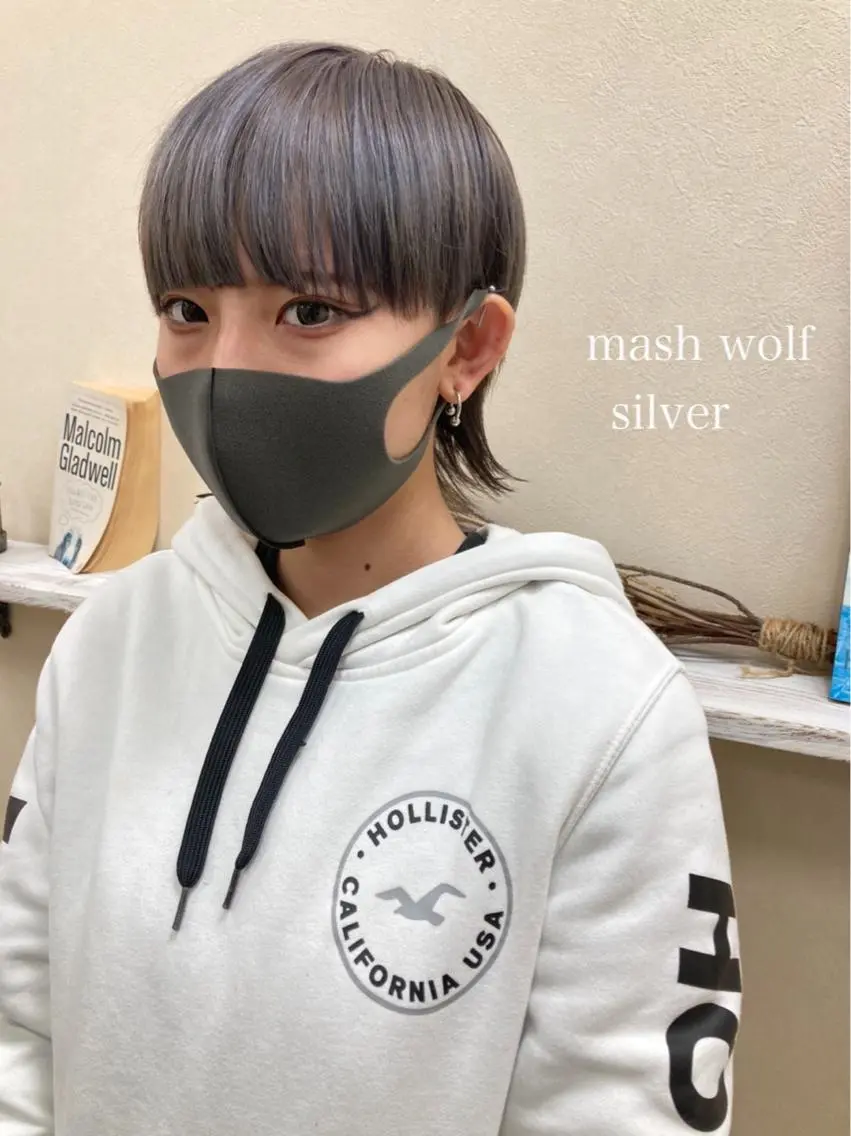 ショート カラー 切りっぱなしボブ ショートボブ ハンサムショート ブリーチ シルバー カット ヘアカラー トリートメント 初めてのショート お任せください✂️のヘアスタイル