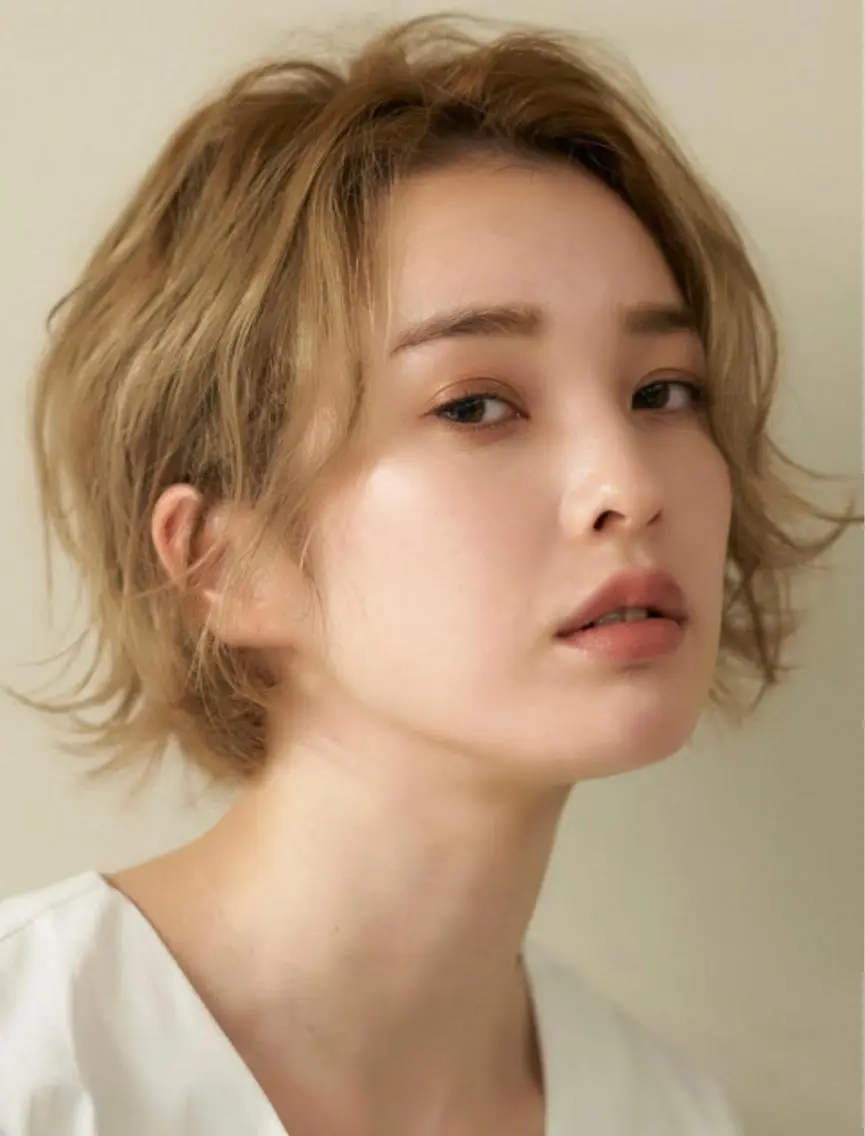 ショート パーマ デザインカラー🌼 松原 寿花のヘアスタイル