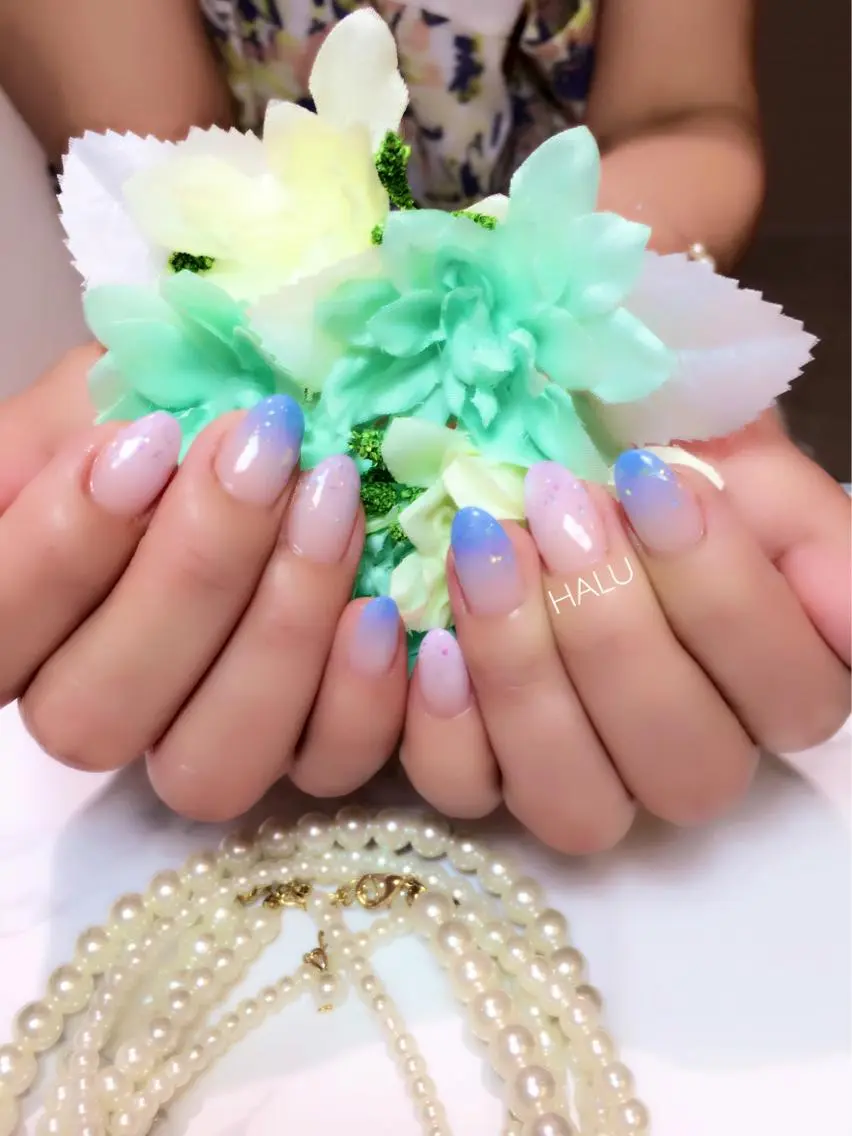 ネイル グラデーション ラメ(グリッター) HALU ハルのネイルデザイン