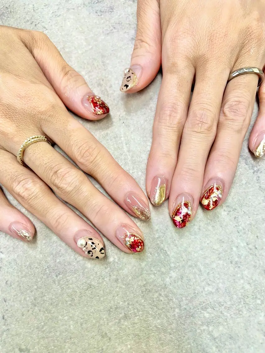 ネイル アニマル柄 ニュアンスネイル 赤色 ハンドネイル ハンドケア FASTNAIL PLUS 新宿店のネイルデザイン