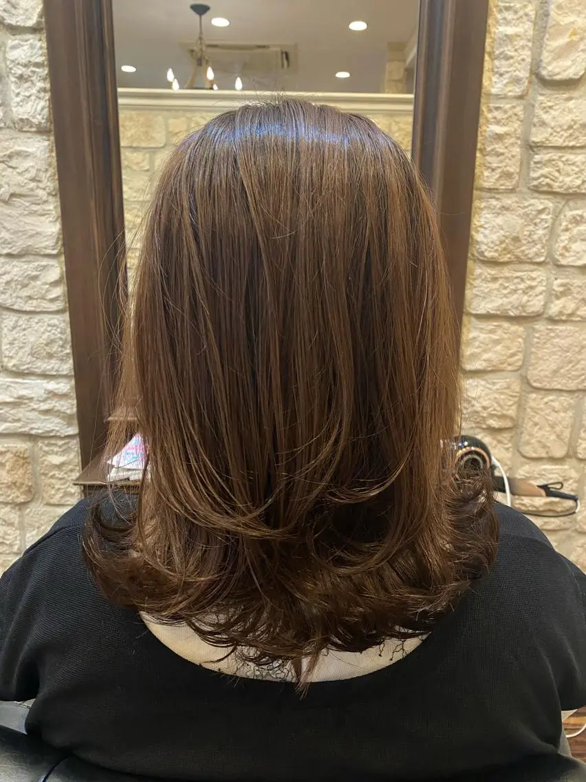 ミディアム カラー アッシュ ベージュカラー レイヤーカット ブリーチカラー⸜♡⸝ クルミ🐍のヘアスタイル