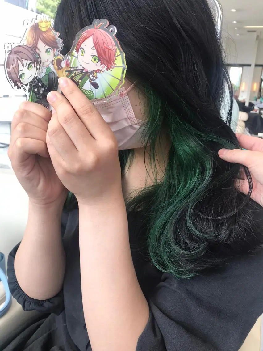 セミロング カラー インナーカラー あらげ 🌈推しカラー🌈ᵕのヘアスタイル
