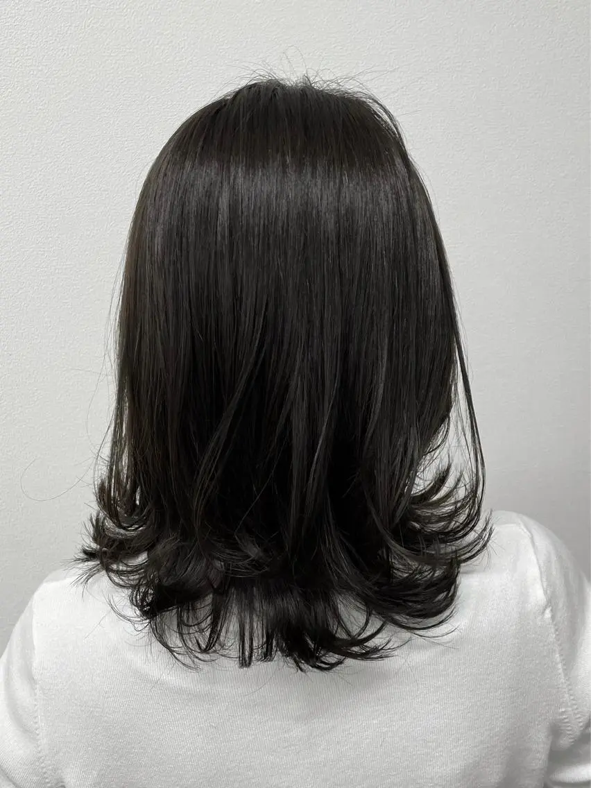 ミディアム 小林 愛花のヘアスタイル