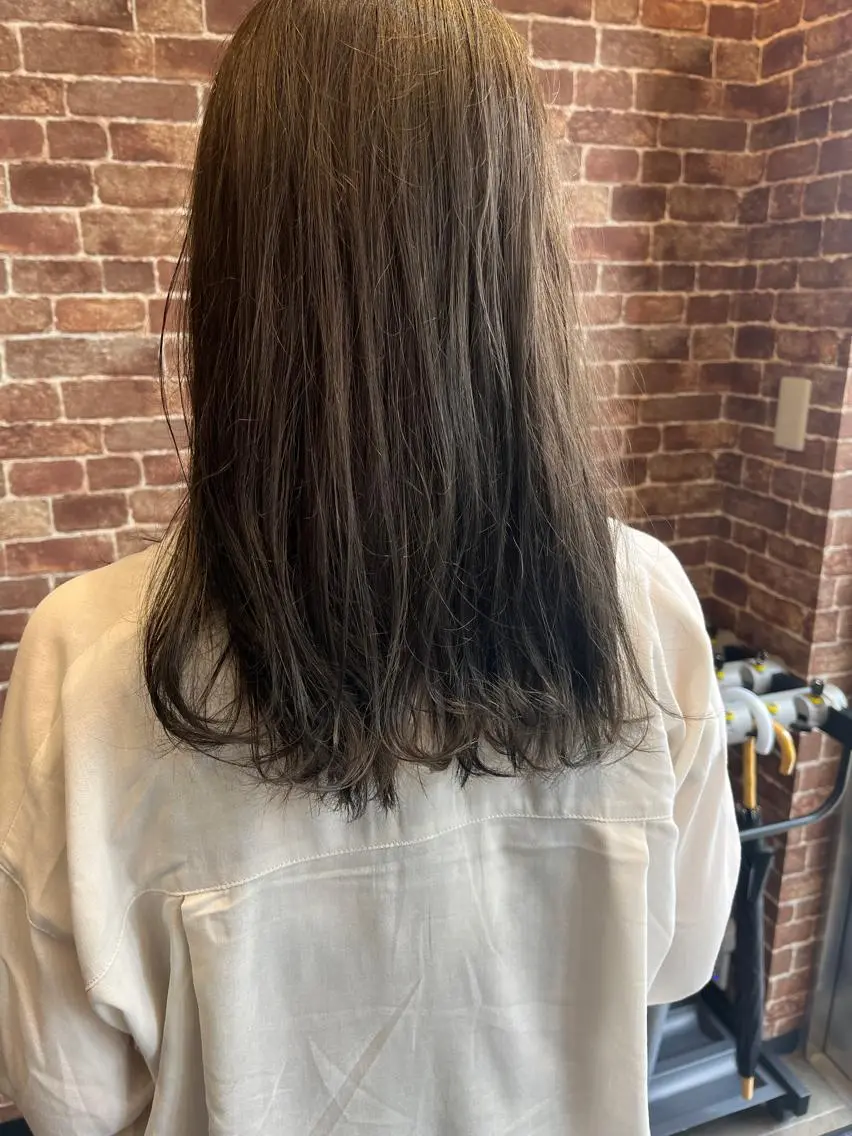 セミロング カラー パーマ ヘアアレンジ メンズ キッズ ネイル マツエク・マツパ アイブロウ メンズパーマ セミロングパーマ ブラウンカラー ケアカラー 透明感カラー 久木原 ゆりのヘアスタイル