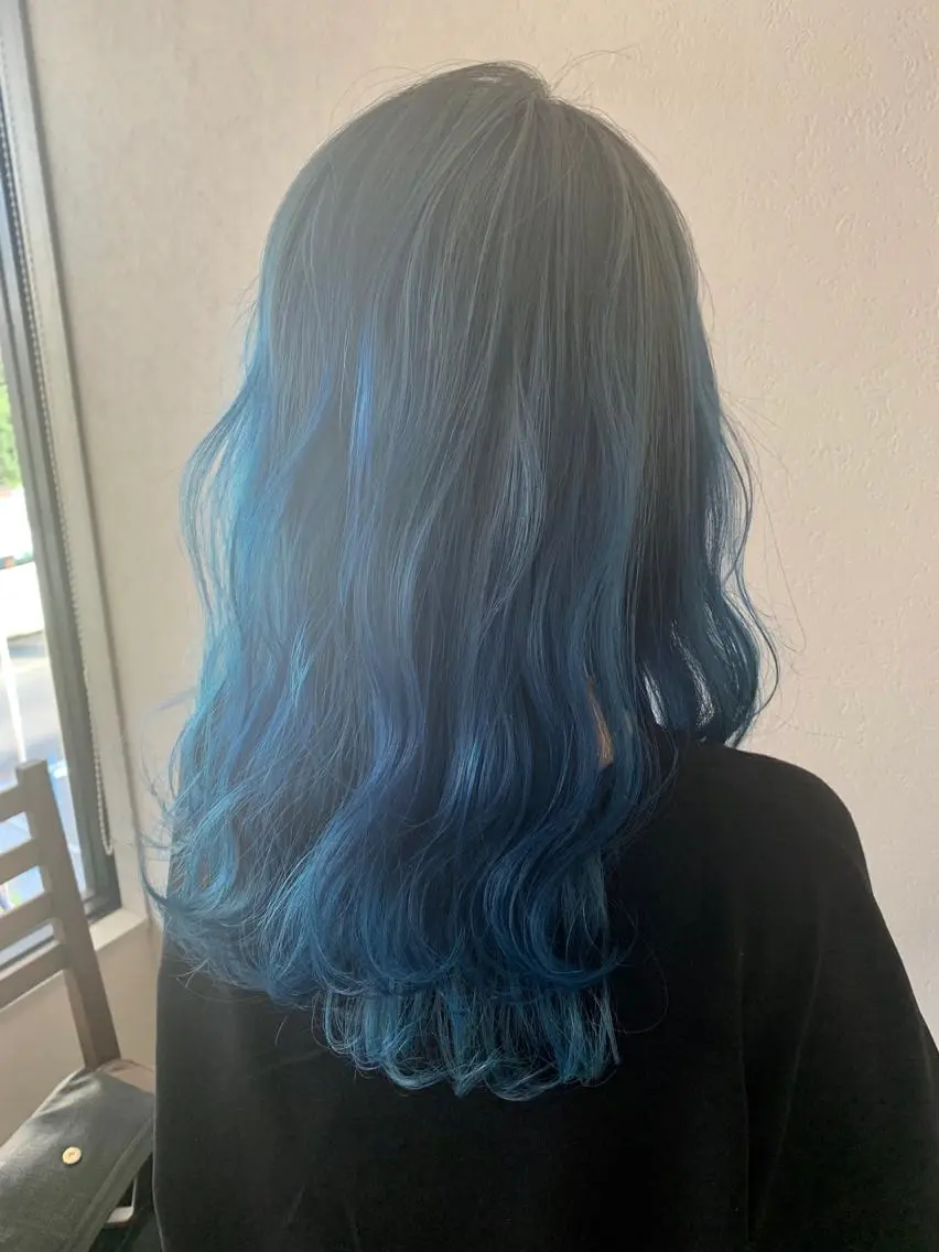 ロング カラー ブリーチ ブルーカラー グラデーションカラー ヘアカラー 安田 充宏のヘアスタイル