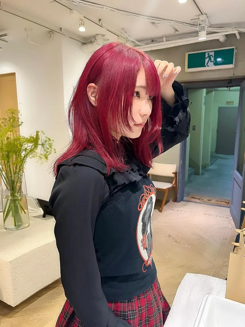 ミディアム 似合わせレイヤー ＆縮毛矯正のヘアスタイル