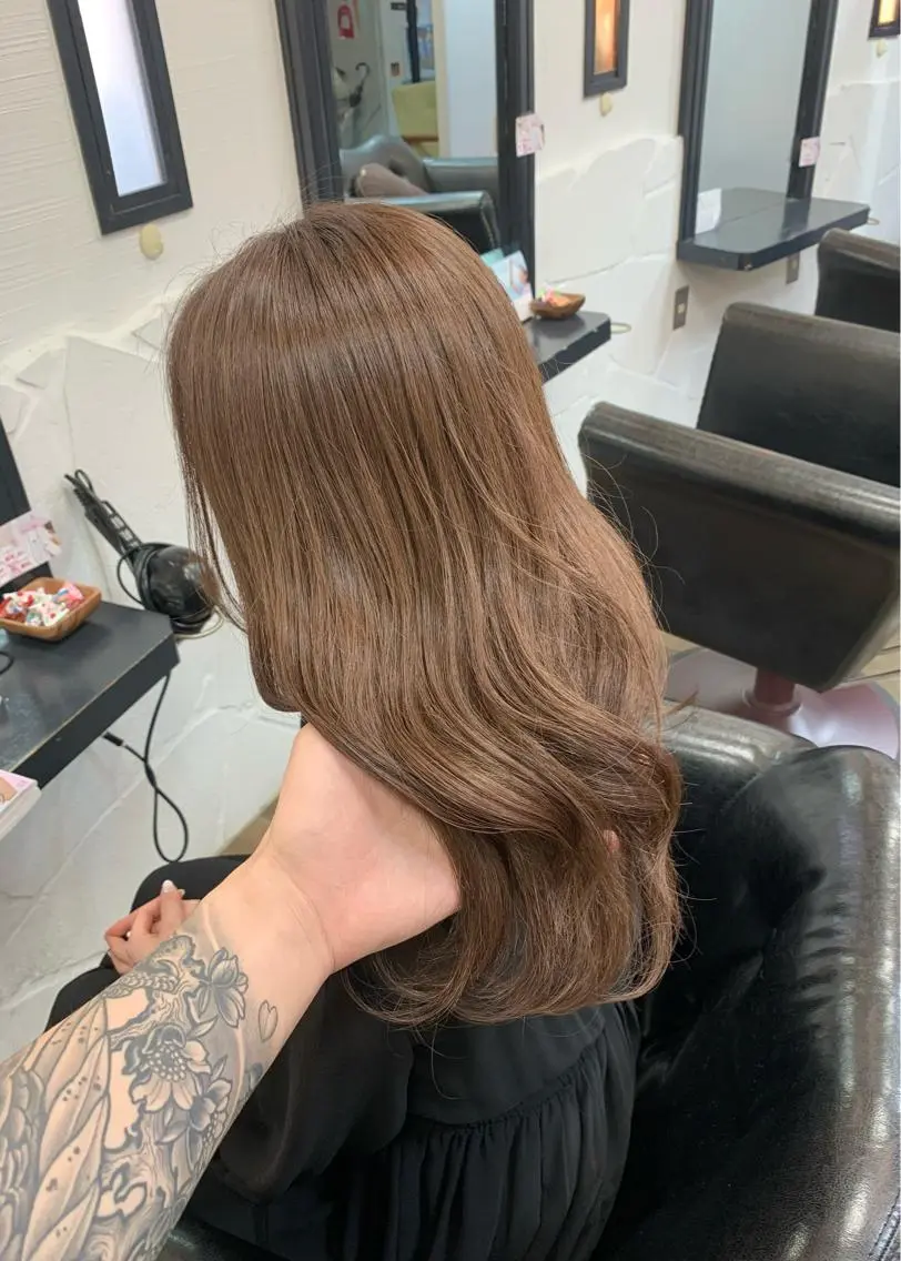 セミロング カラー ベージュカラー ブリーチ ブリーチなしカラー レイヤーカット 矢野 晃平のヘアスタイル