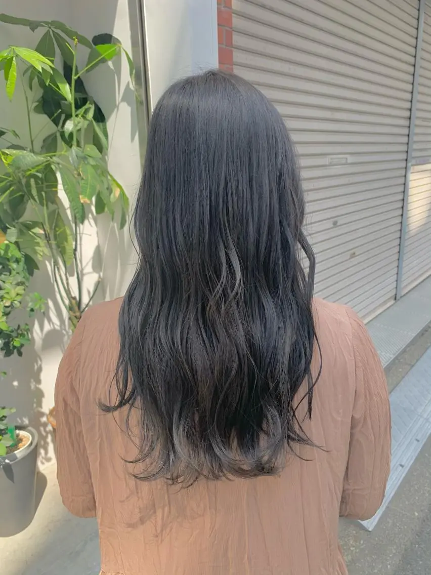 ロング カラー ヘアアレンジ シルバー REONA🪽✨薬院 レイヤーカット🫧のヘアスタイル