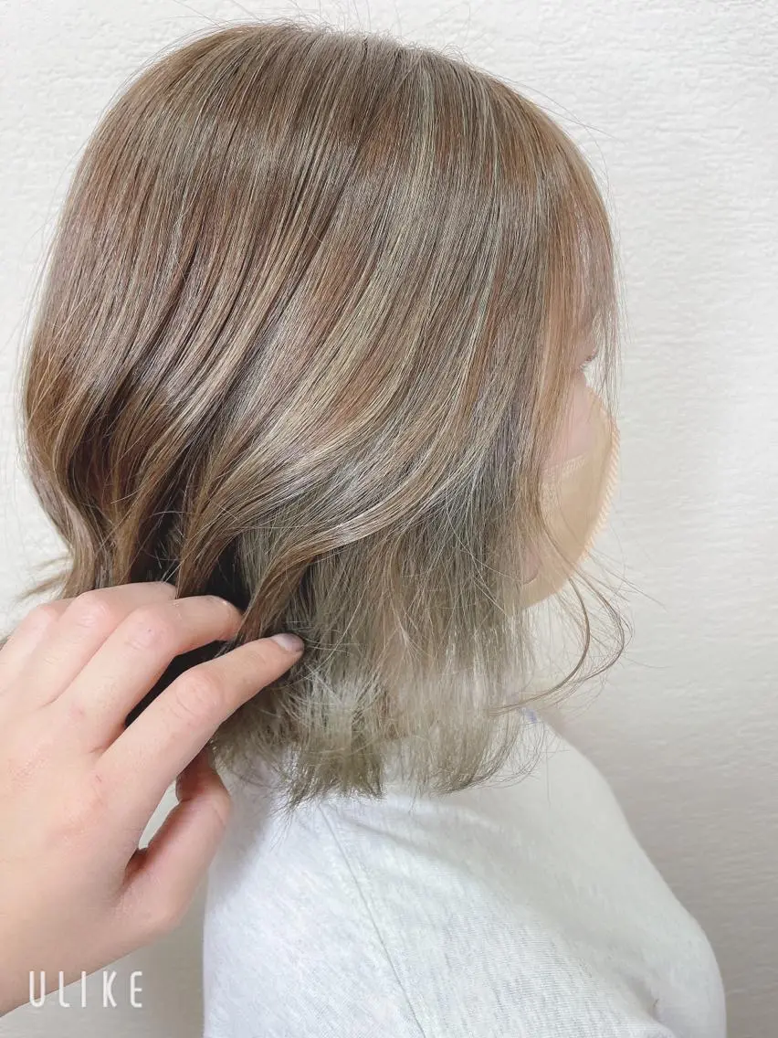 ミディアム カラー グレージュ ハイライトカラー カーキグレージュ ハイライト カット ヘアカラー ❣️モードケイズ塚口 和田一将のヘアスタイル