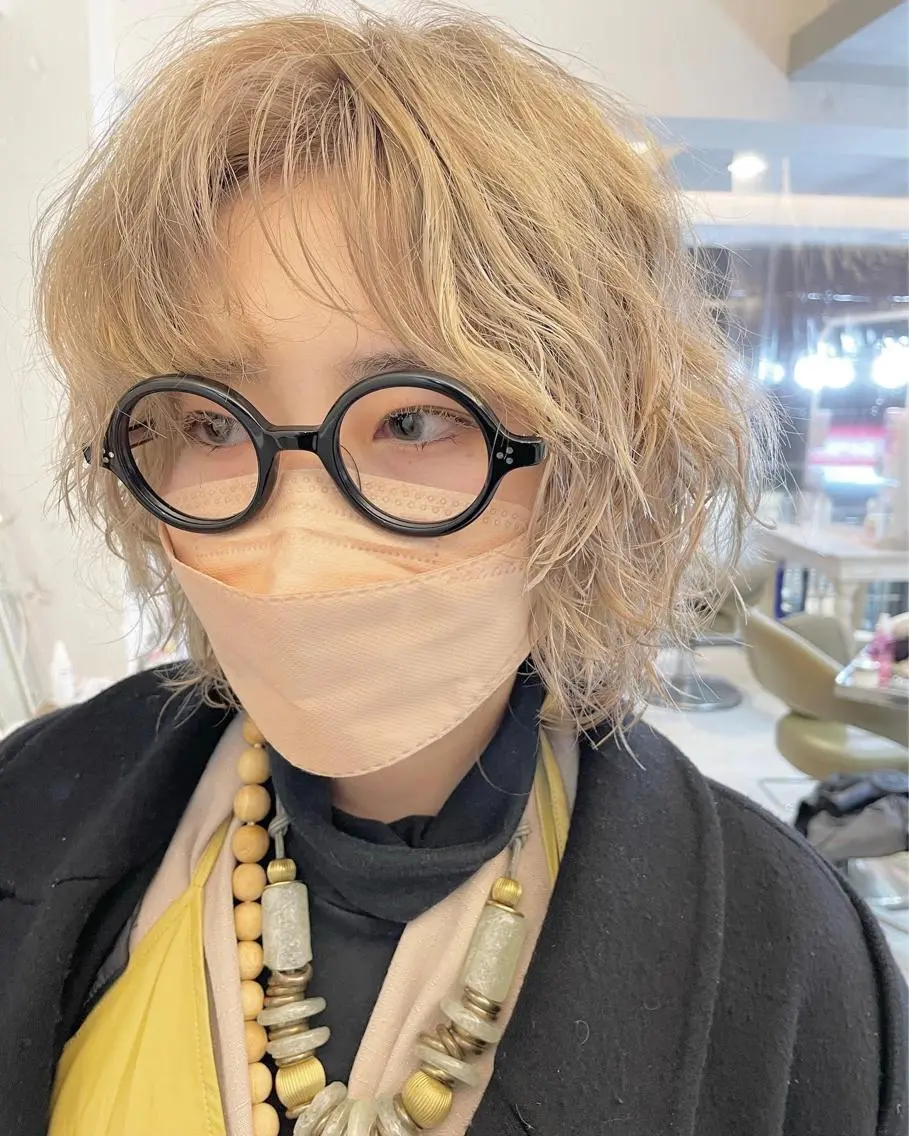 ミディアム カラー パーマ ミディアムパーマ ベージュカラー ブリーチ ヘアカラー トリートメント ブリーチ専門美容師 谷合純一のヘアスタイル