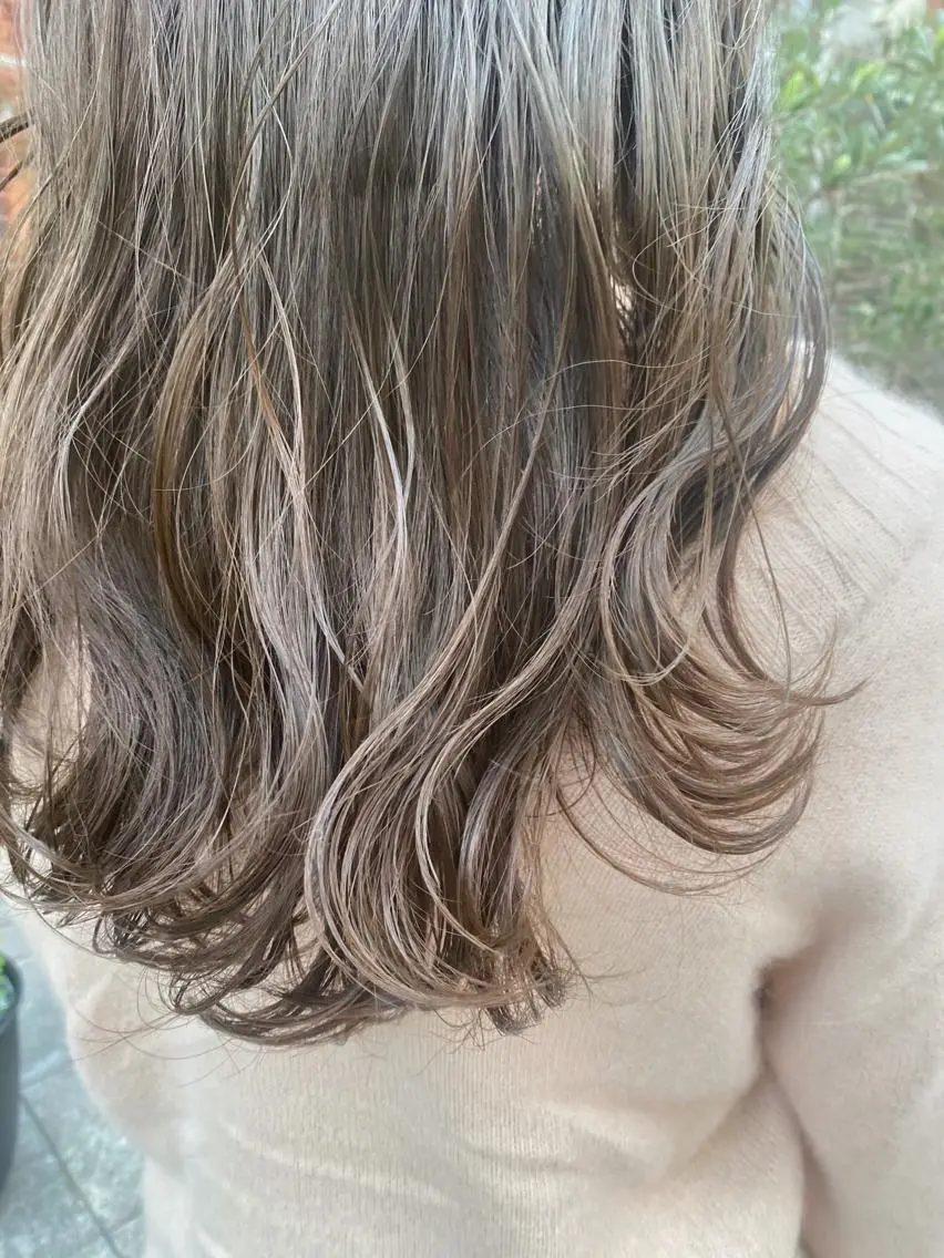 ミディアム カラー ヘアアレンジ ブリーチ ブリーチなしカラー ヘアカラー トリートメント 溝口 ひなこのマツエク・マツパデザイン