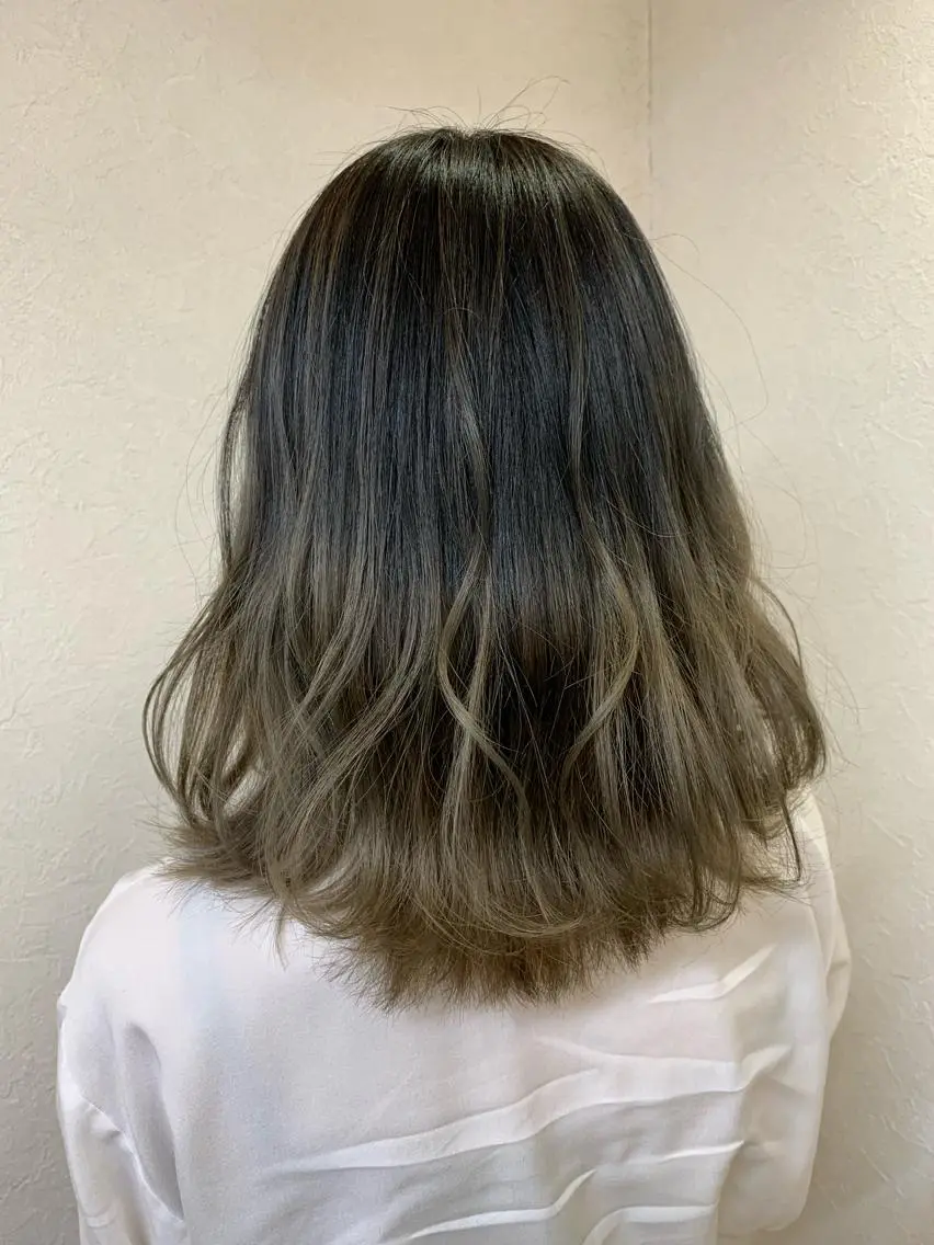 ミディアム カラー バレイヤージュ レイヤーカット 平山 達也のヘアスタイル