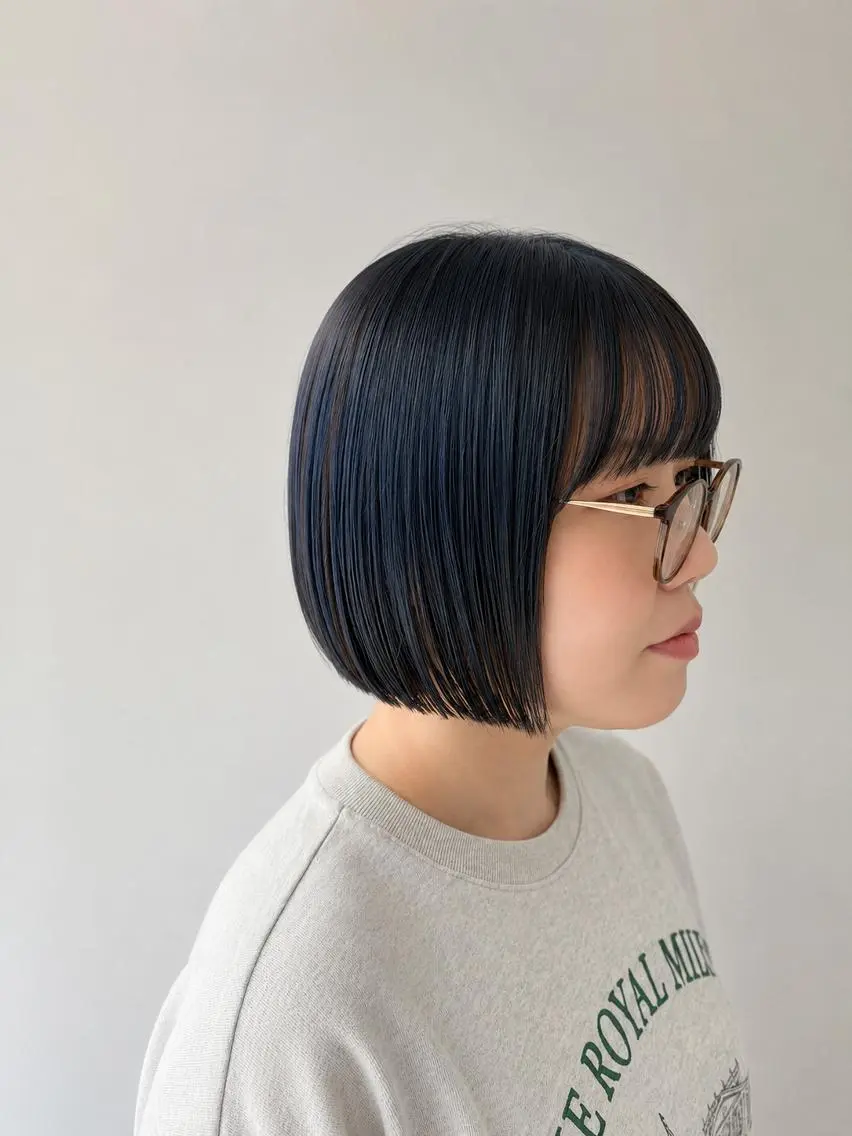 ショート カラー ボブレイヤー 黒髪 ブルーカラー ブルーブラック ボブ カット ヘアカラー トリートメント 伊勢崎/nap hair 栗原大輔のヘアスタイル