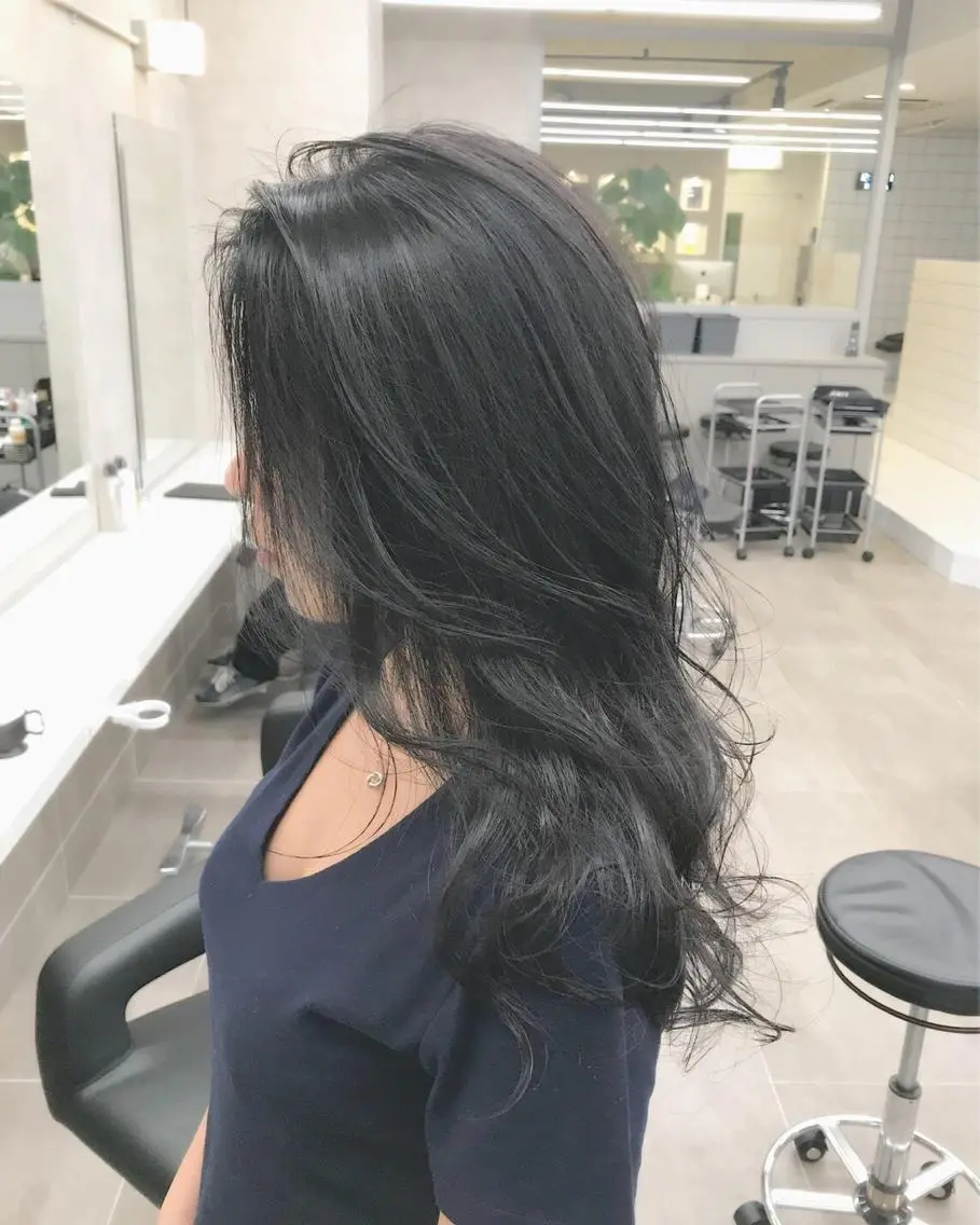 セミロング ヘアカラー トリートメント ハイトーン×レイヤー カットTAKUMIのヘアスタイル