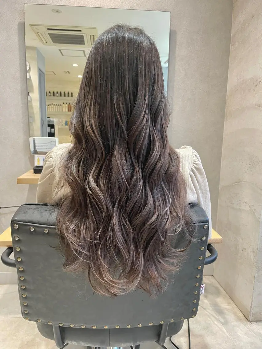 ロング カラー バレイヤージュ ブリーチ 透明感カラー ダブルカラー グレージュ ハイトーン×髪質改善 KENTAのヘアスタイル