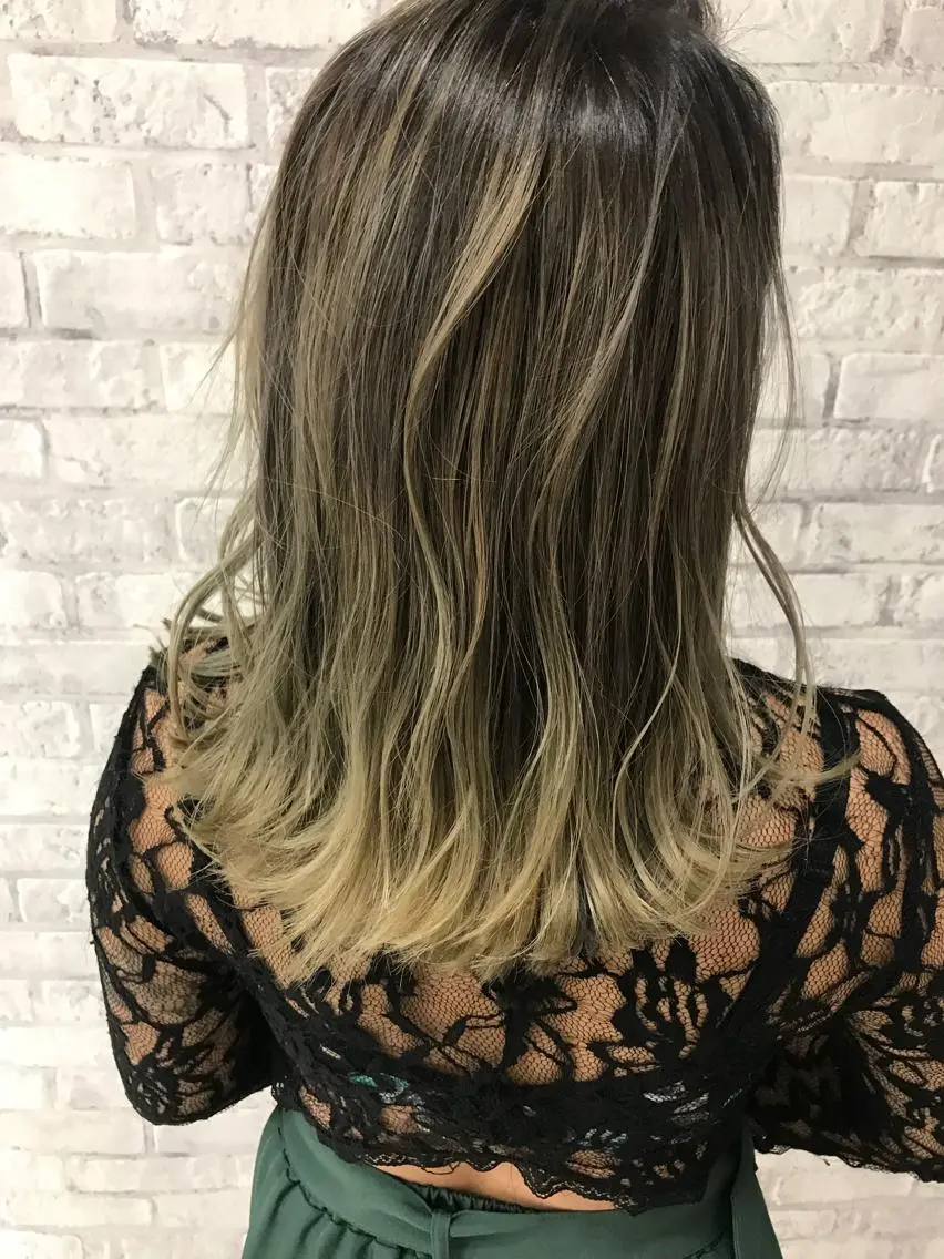 セミロング カラー ベージュカラー ハイトーンカラー Oopsレイヤー 加藤澄都のヘアスタイル