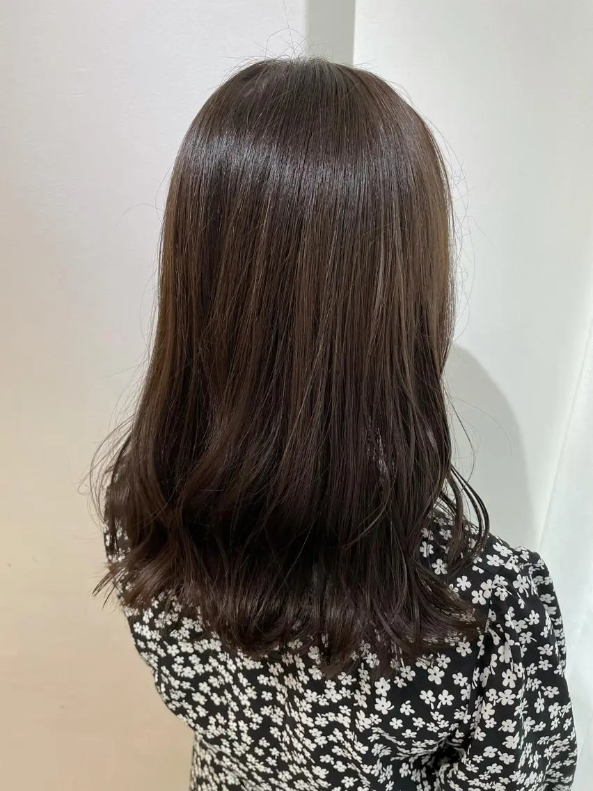 ミディアム カラー グレージュ カット トリートメント 過去一の柔髪ヘア 🌿einshairのヘアスタイル