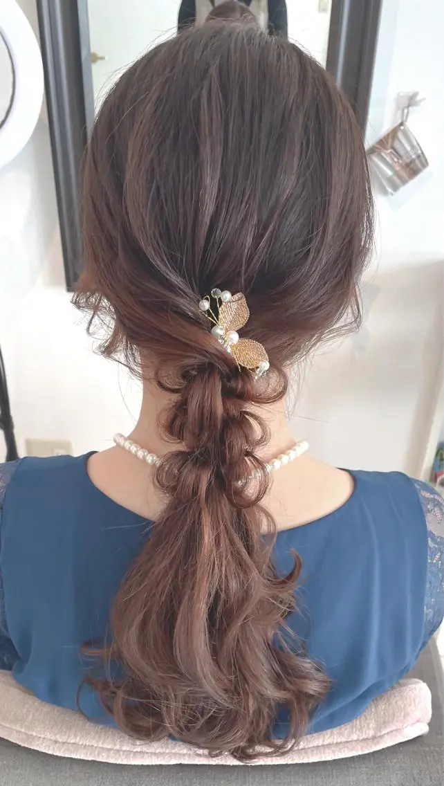 ミディアム カラー パーマ ヘアアレンジ キッズ 子どものヘアアレンジ ニュアンスパーマ ヘアメイク10年から 美容師💄Anriのヘアスタイル