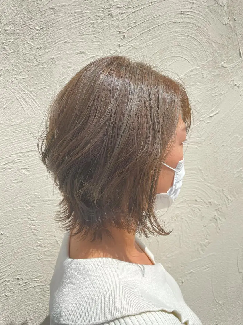 ミディアム ボブ ハイライト 外ハネヘア YAJI MAのヘアスタイル