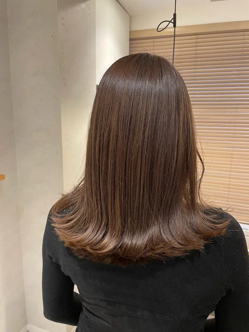 セミロング カラー 外山 実咲のヘアスタイル
